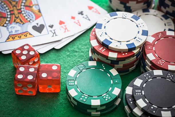 Dealer announcing Sakong round results on fun77bet login